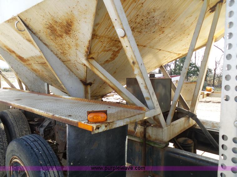 image for item K1309 1996 Ford LN8000 tender truck