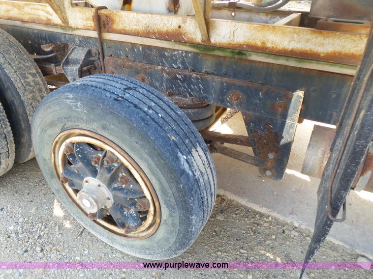 image for item K1309 1996 Ford LN8000 tender truck