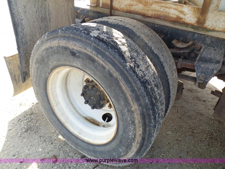 image for item K1309 1996 Ford LN8000 tender truck