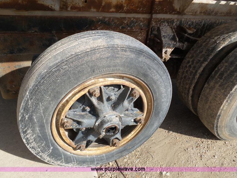 image for item K1309 1996 Ford LN8000 tender truck