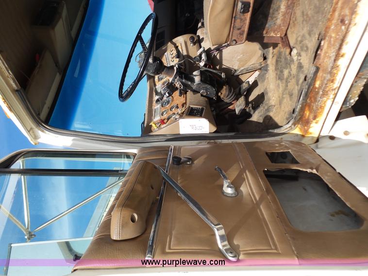 image for item K1309 1996 Ford LN8000 tender truck