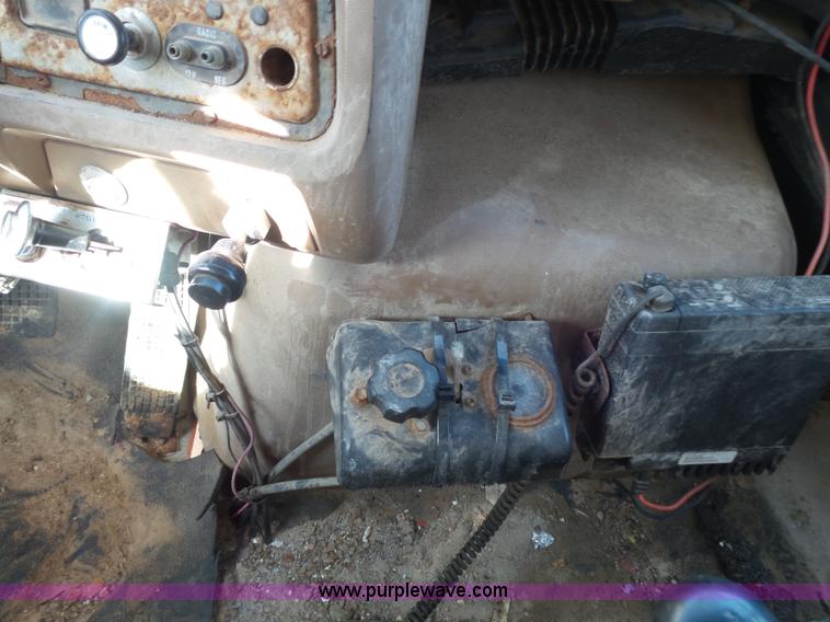 image for item K1309 1996 Ford LN8000 tender truck