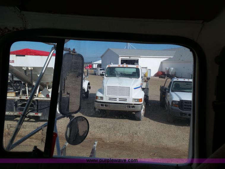 image for item K1309 1996 Ford LN8000 tender truck