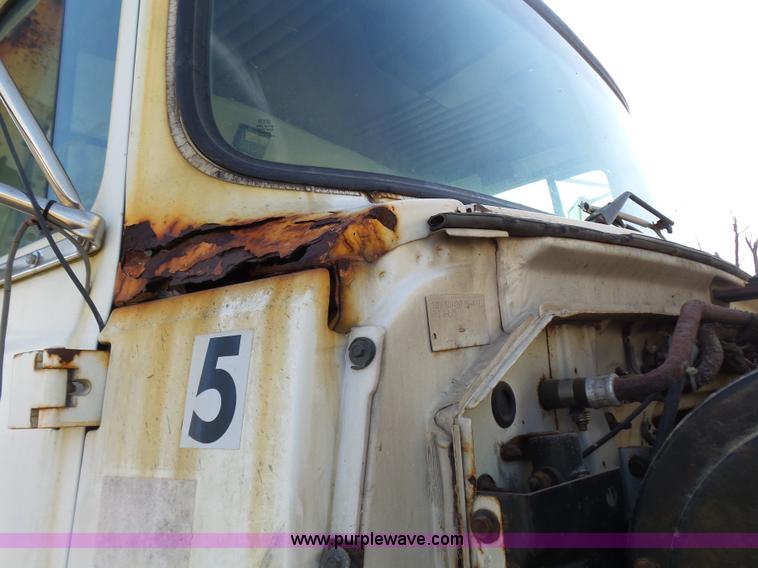 image for item K1309 1996 Ford LN8000 tender truck