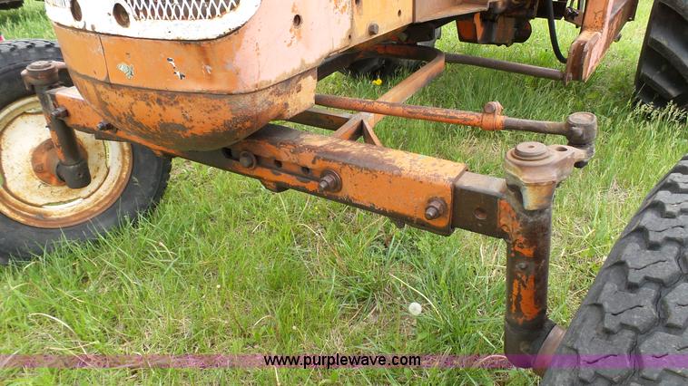image for item K4168 Allis Chalmers D17 tractor