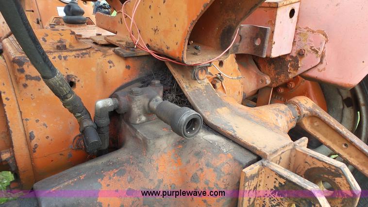 image for item K4168 Allis Chalmers D17 tractor