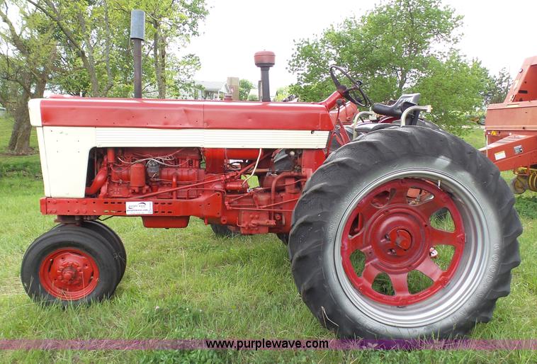 image for item K4169 International 460 tractor