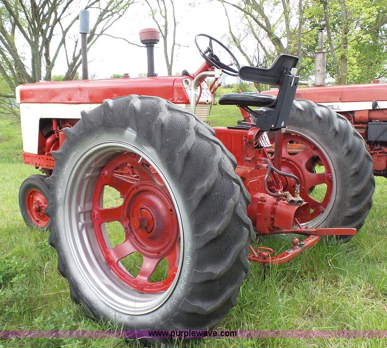 image for item K4169 International 460 tractor