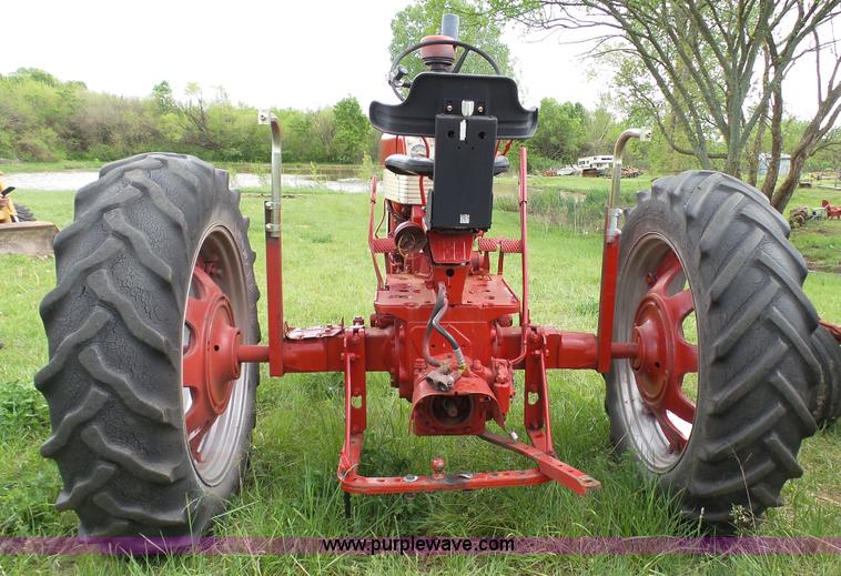 image for item K4169 International 460 tractor