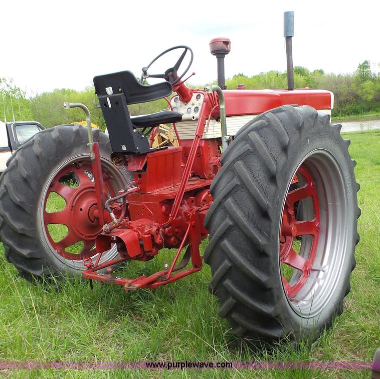 image for item K4169 International 460 tractor
