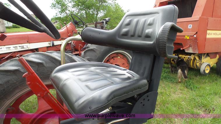 image for item K4169 International 460 tractor