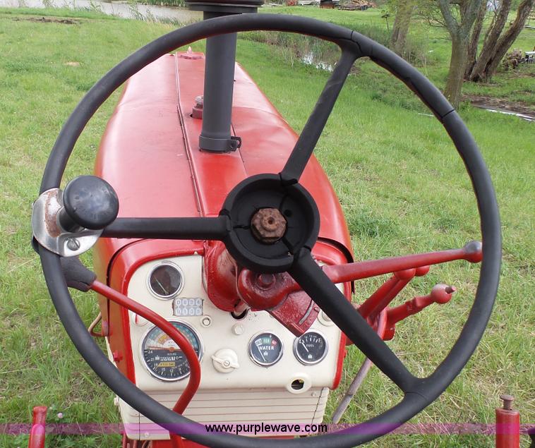 image for item K4169 International 460 tractor