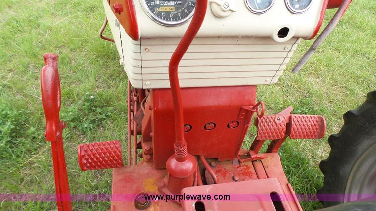 image for item K4169 International 460 tractor