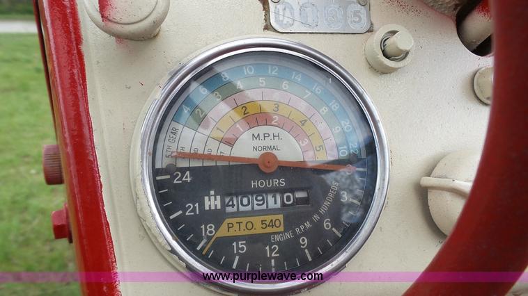 image for item K4169 International 460 tractor