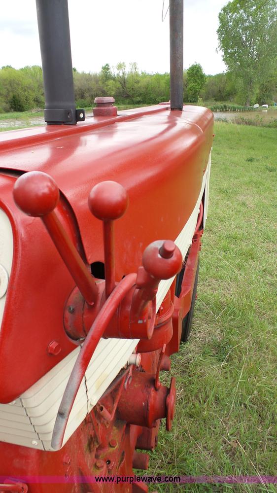 image for item K4169 International 460 tractor