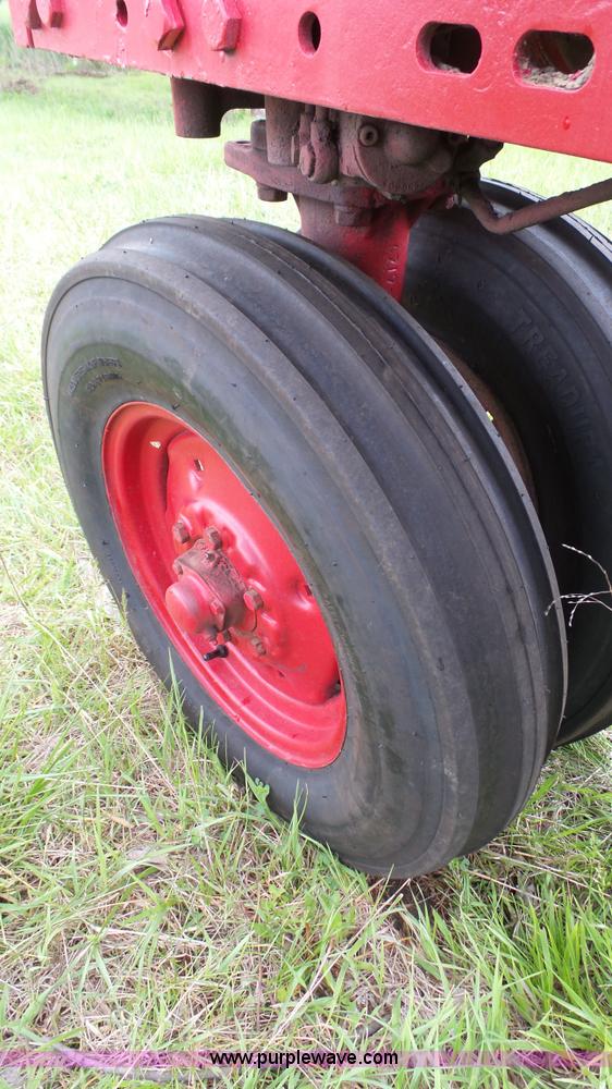 image for item K4169 International 460 tractor