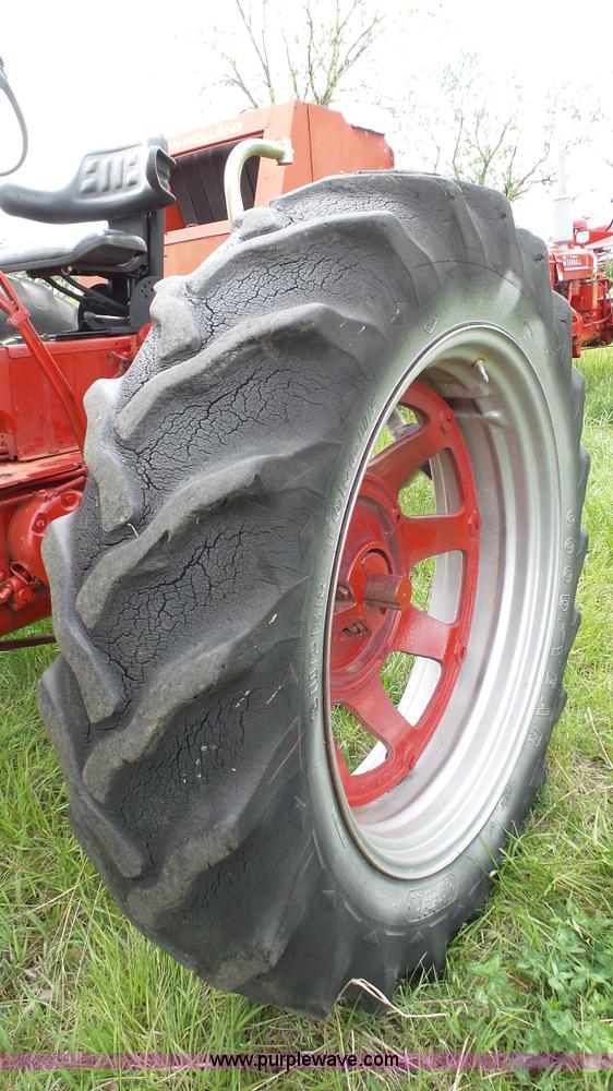 image for item K4169 International 460 tractor