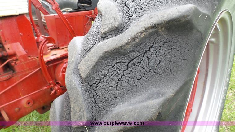 image for item K4169 International 460 tractor