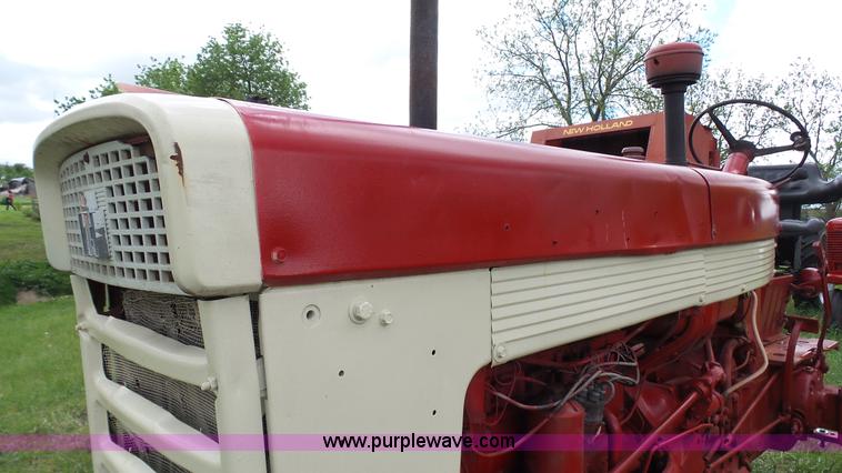 image for item K4169 International 460 tractor