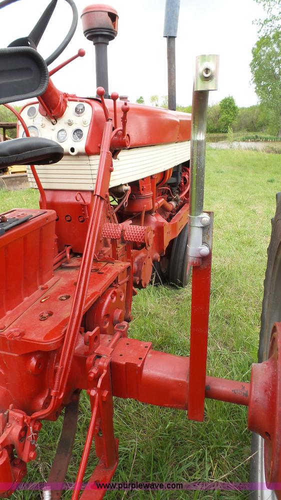 image for item K4169 International 460 tractor