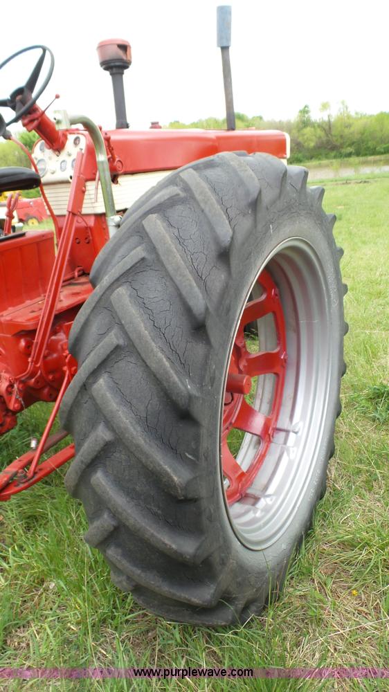 image for item K4169 International 460 tractor