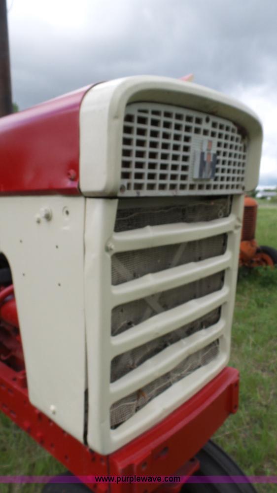image for item K4169 International 460 tractor