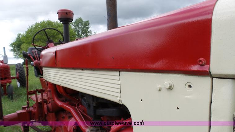 image for item K4169 International 460 tractor