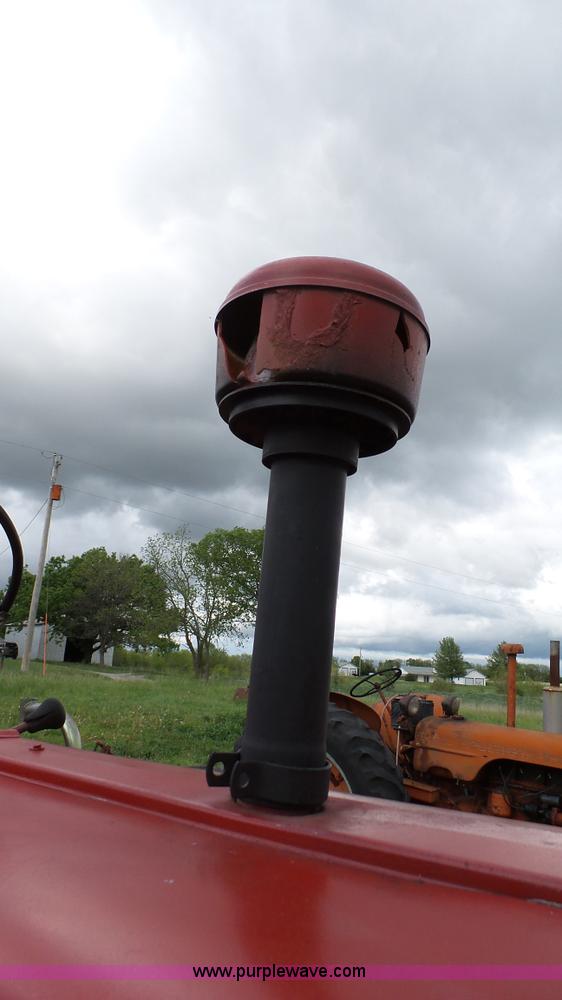 image for item K4169 International 460 tractor