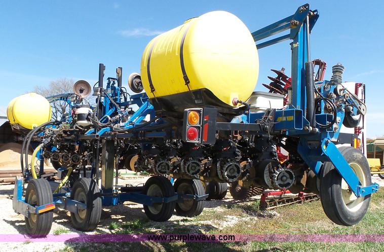 image for item K5168 2003 Kinze 3600 no-till planter