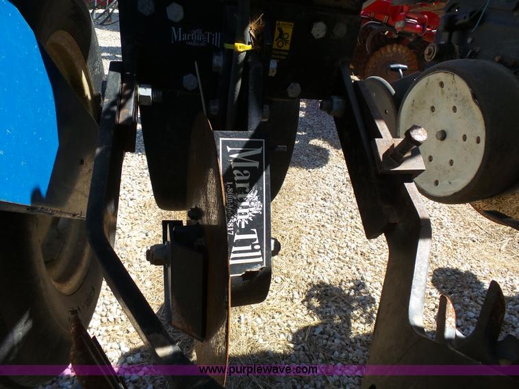 image for item K5168 2003 Kinze 3600 no-till planter