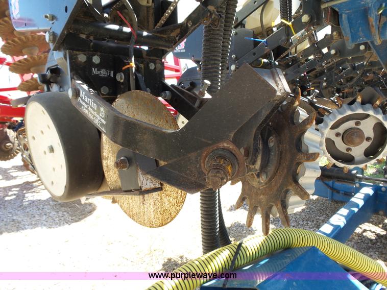 image for item K5168 2003 Kinze 3600 no-till planter