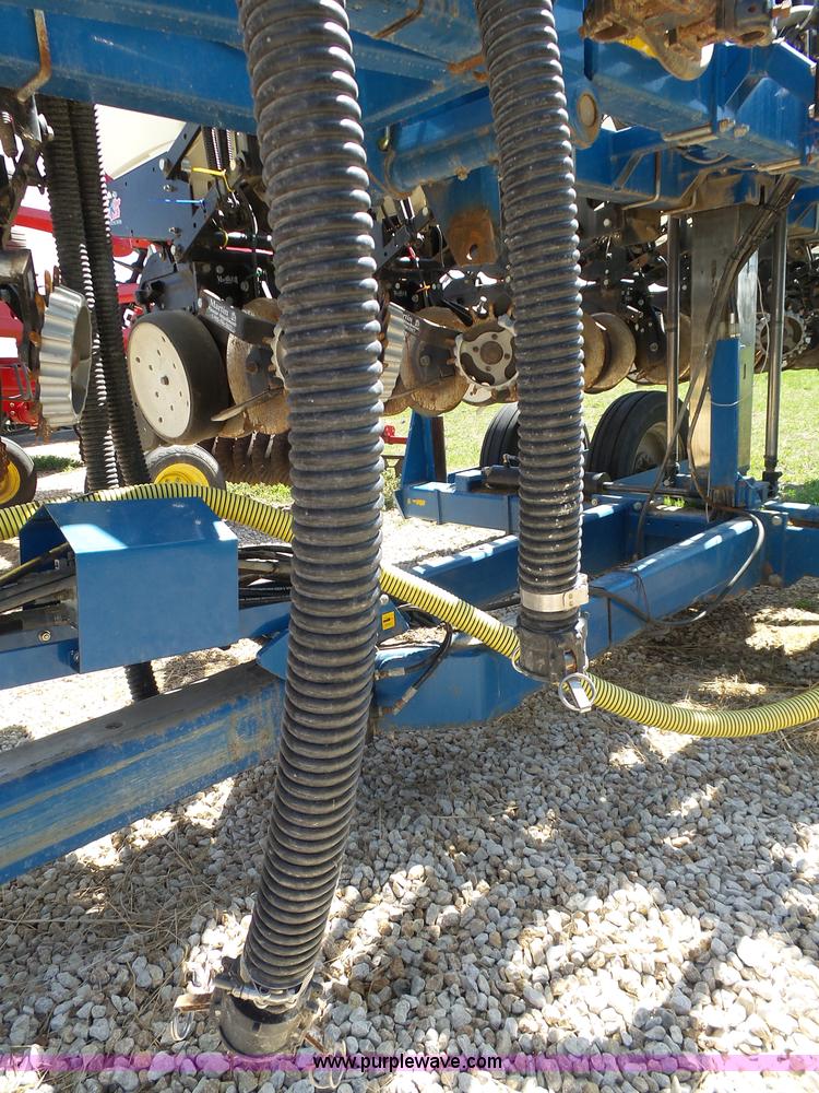 image for item K5168 2003 Kinze 3600 no-till planter