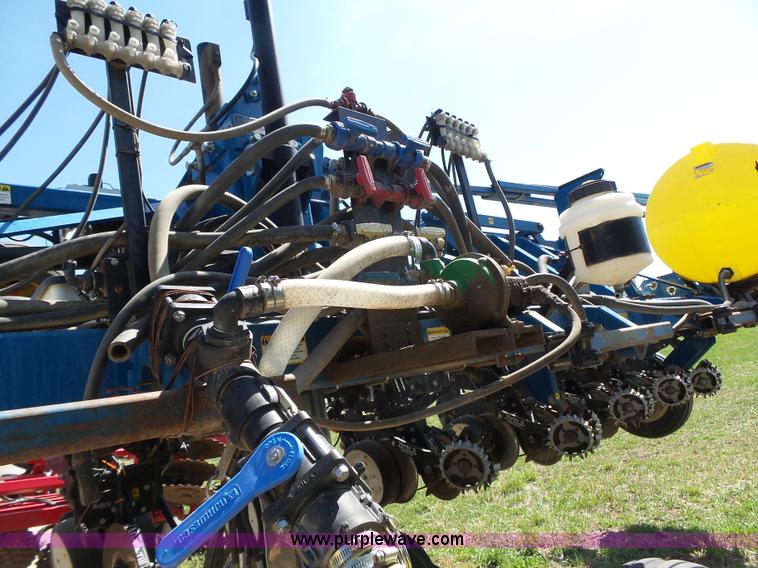 image for item K5168 2003 Kinze 3600 no-till planter