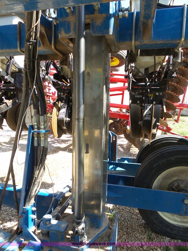 image for item K5168 2003 Kinze 3600 no-till planter