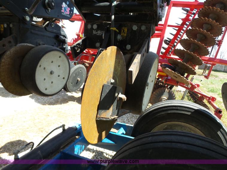 image for item K5168 2003 Kinze 3600 no-till planter