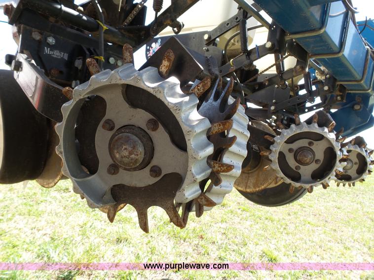 image for item K5168 2003 Kinze 3600 no-till planter