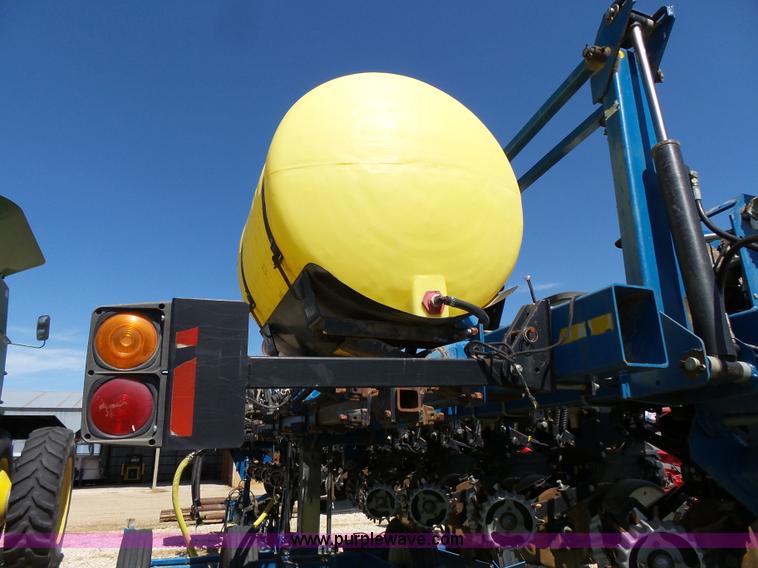 image for item K5168 2003 Kinze 3600 no-till planter