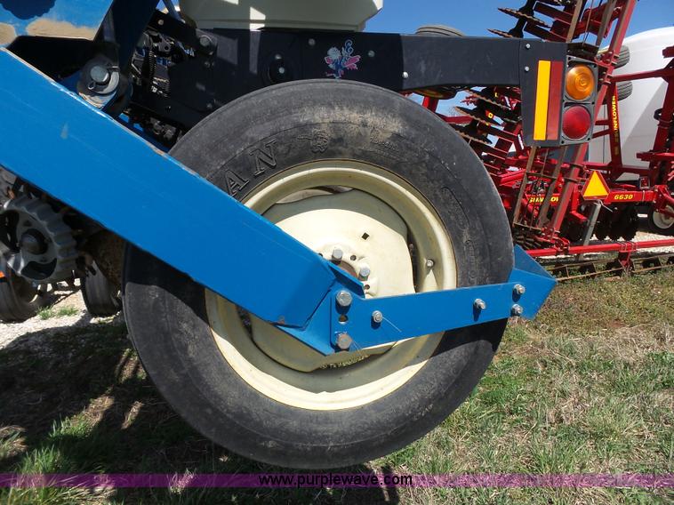 image for item K5168 2003 Kinze 3600 no-till planter