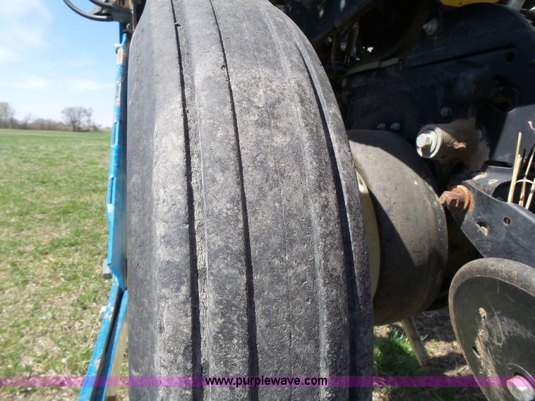 image for item K5168 2003 Kinze 3600 no-till planter