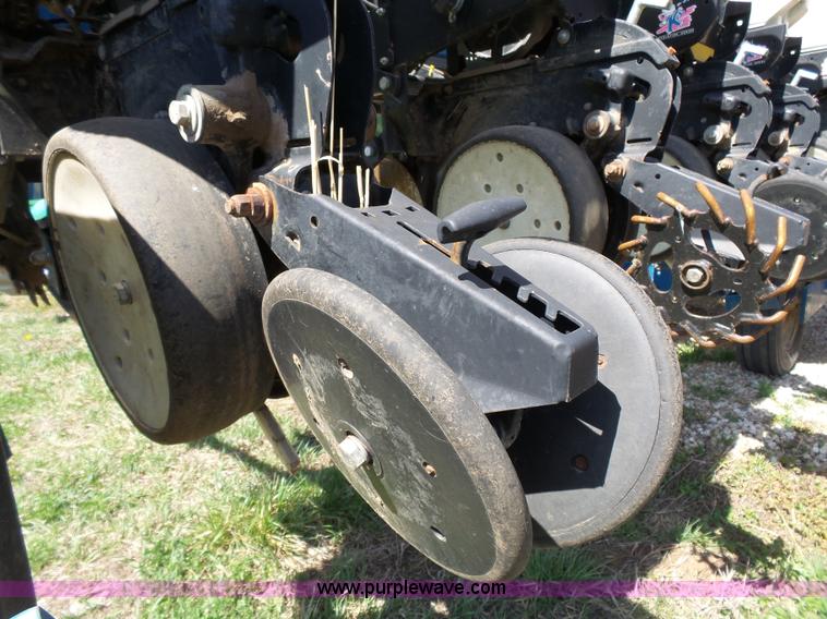 image for item K5168 2003 Kinze 3600 no-till planter