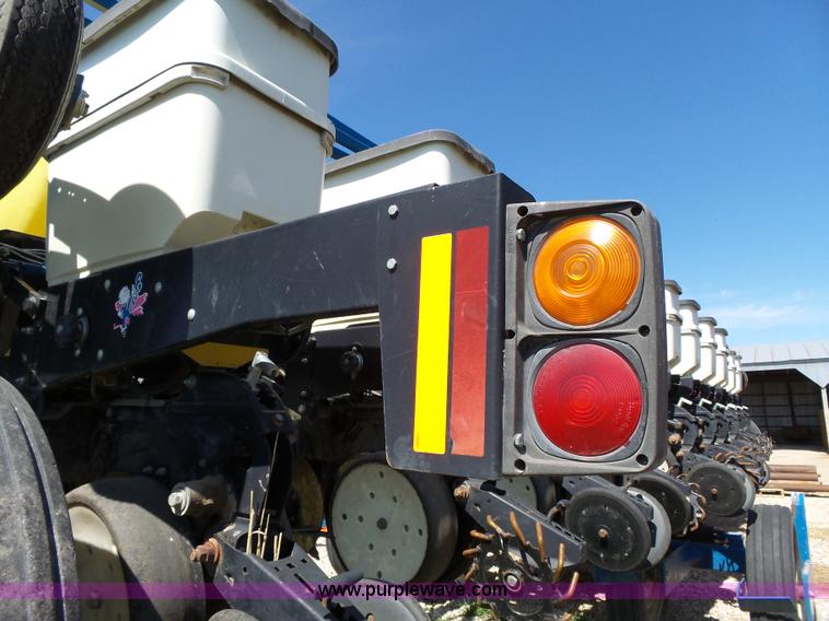 image for item K5168 2003 Kinze 3600 no-till planter