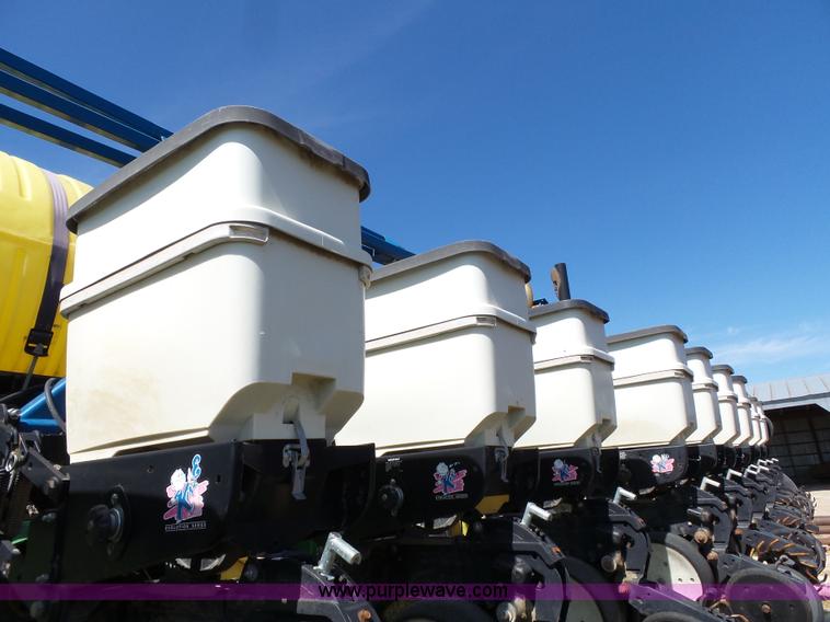 image for item K5168 2003 Kinze 3600 no-till planter