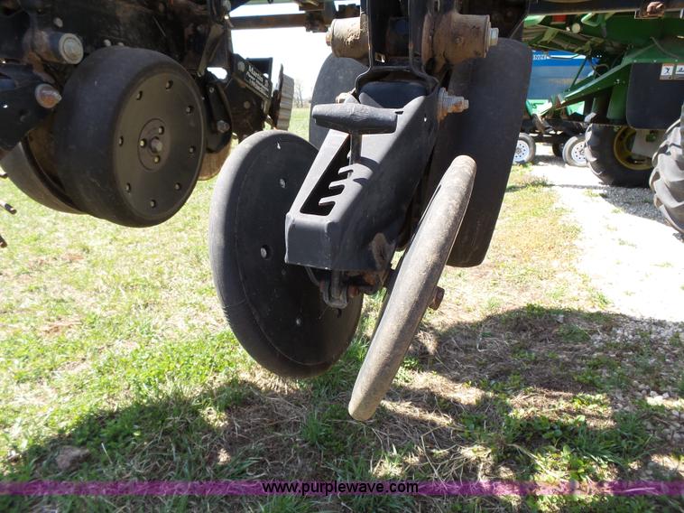 image for item K5168 2003 Kinze 3600 no-till planter