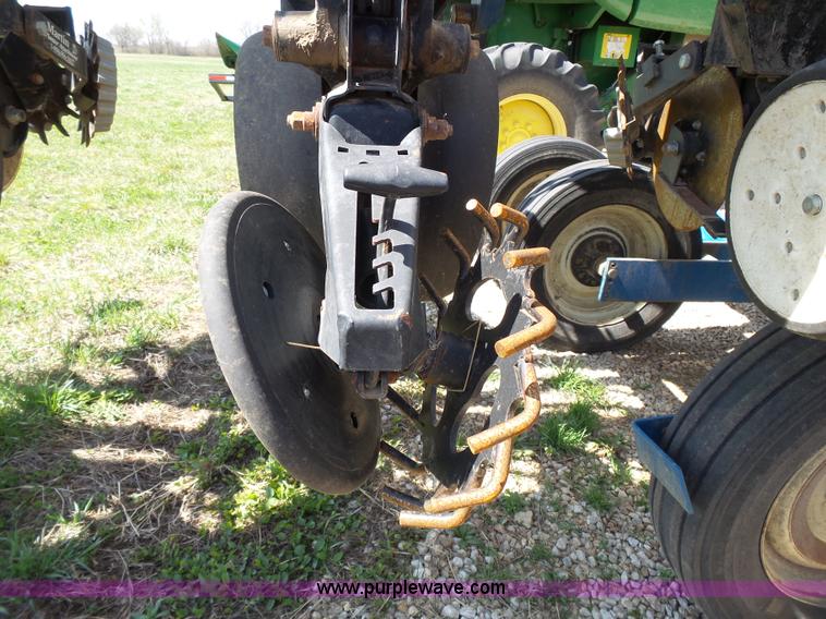 image for item K5168 2003 Kinze 3600 no-till planter