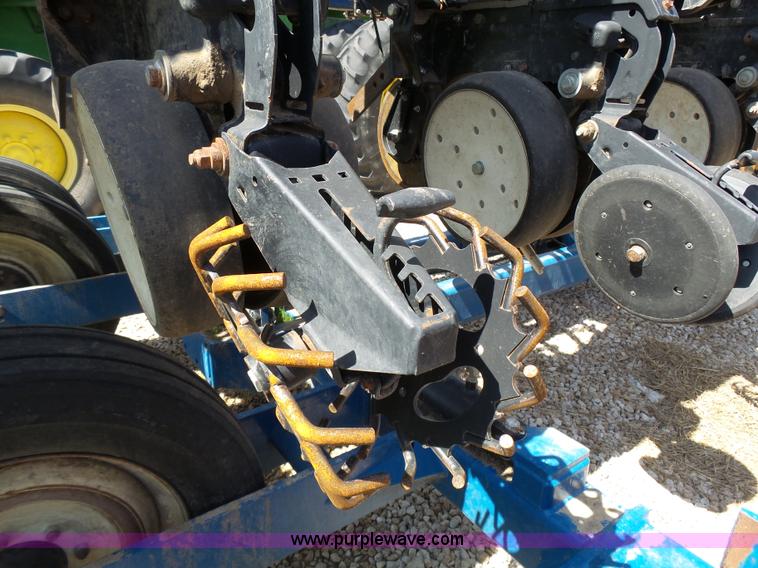 image for item K5168 2003 Kinze 3600 no-till planter