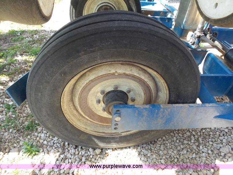 image for item K5168 2003 Kinze 3600 no-till planter
