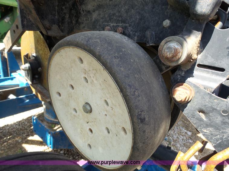 image for item K5168 2003 Kinze 3600 no-till planter