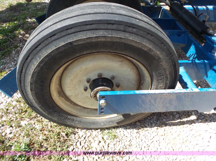 image for item K5168 2003 Kinze 3600 no-till planter