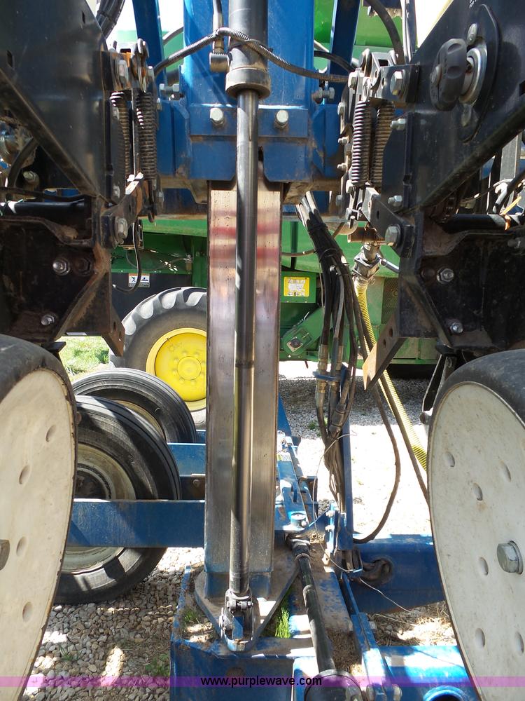image for item K5168 2003 Kinze 3600 no-till planter