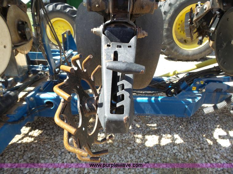 image for item K5168 2003 Kinze 3600 no-till planter